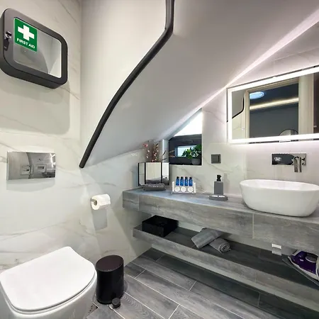 Assos Luxury *
